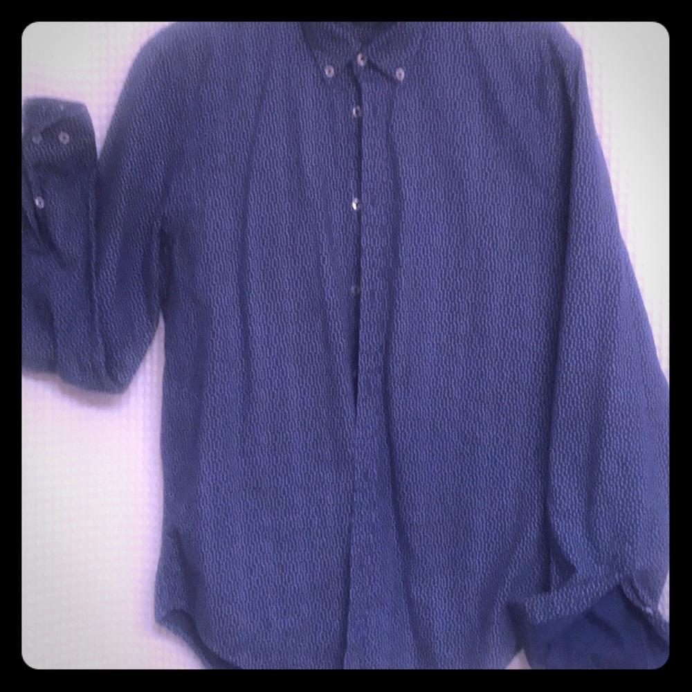 Men’s L 42 Star Pattern button down long sleeve